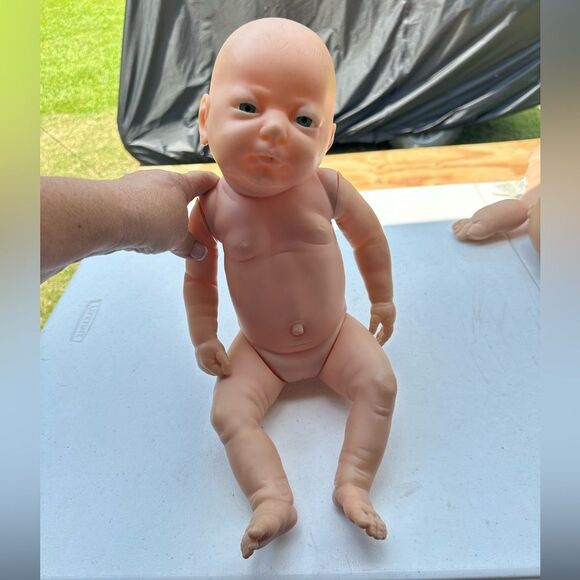 Girl Realistic Baby Doll Toy - Picture 1 of 4